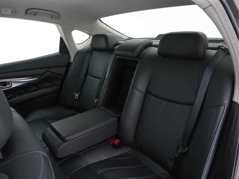 Infiniti Q70
