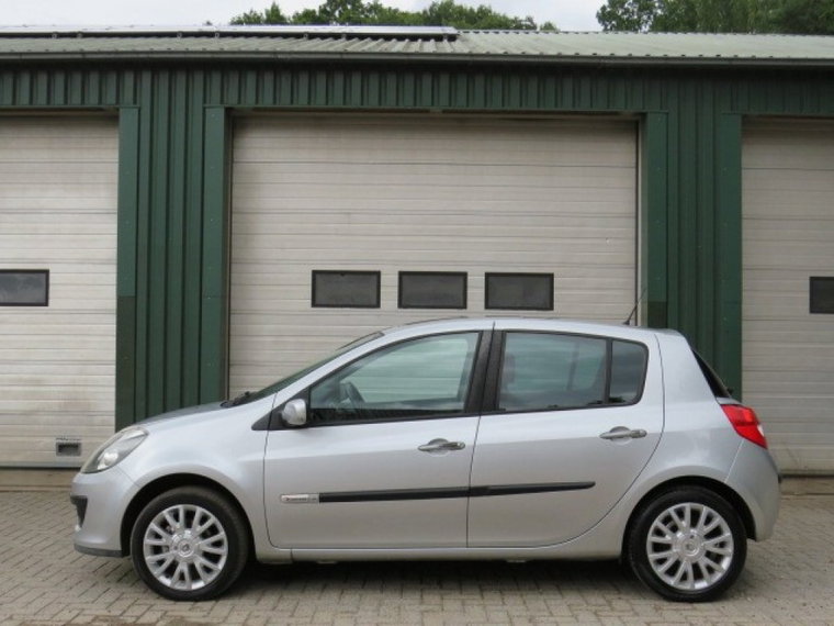 Renault Clio foto 1