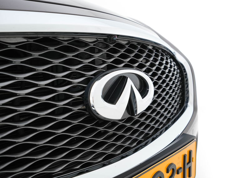 Infiniti Q70