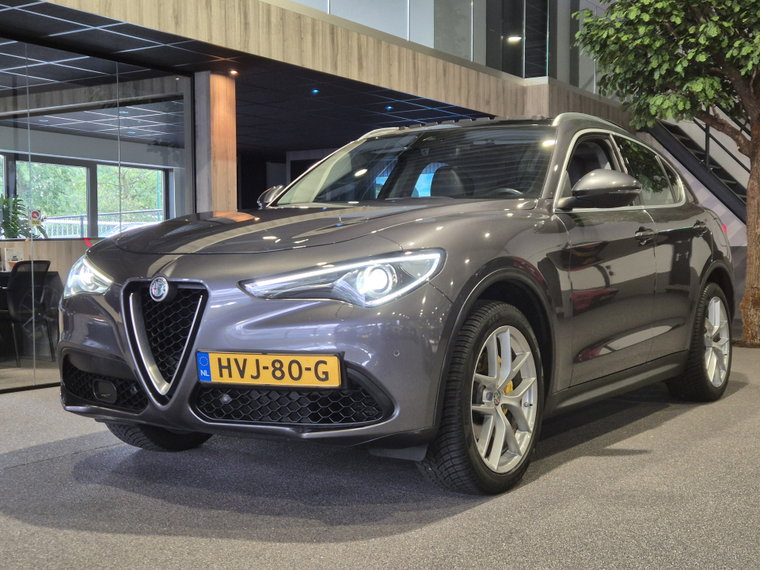 Alfa Romeo Stelvio foto 1