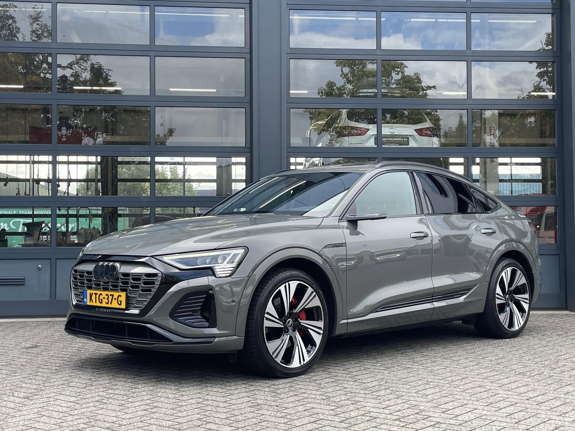 Foto van Audi Q8 Sportback e-tron