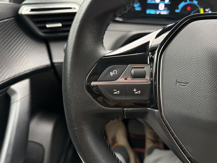 Peugeot e-2008
