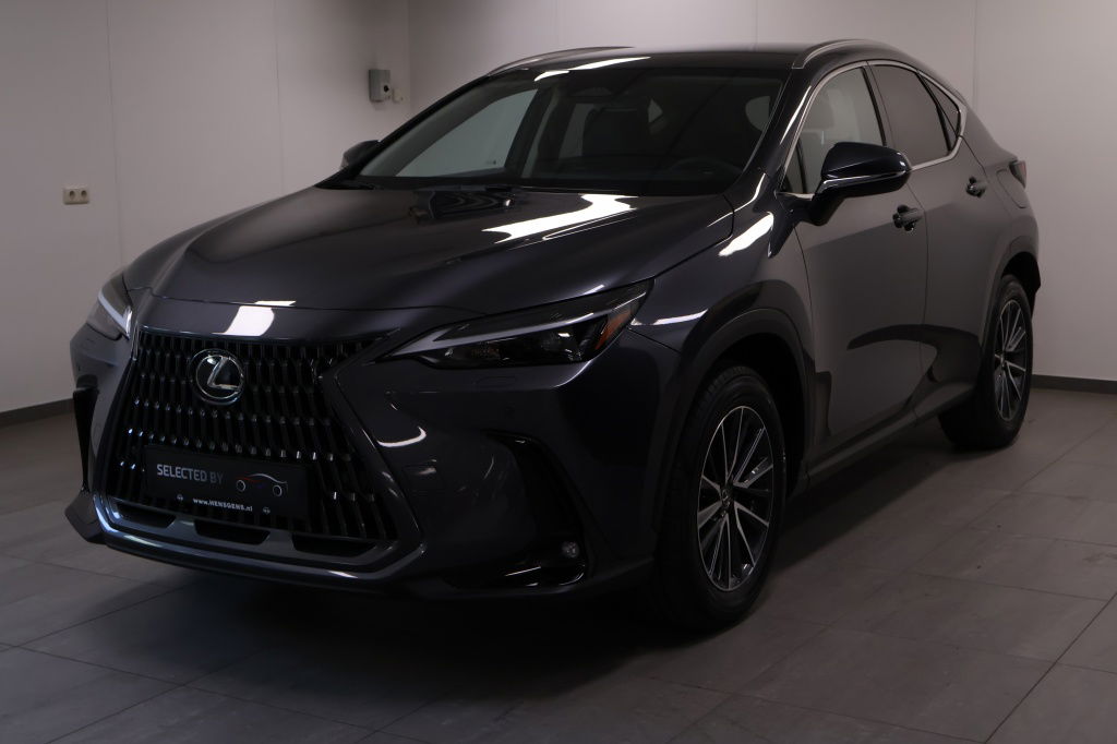 Foto van Lexus NX
