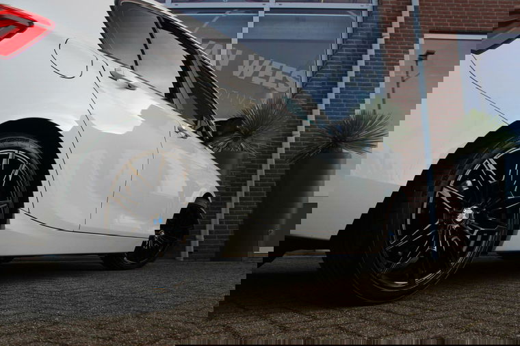 BMW 1-serie 116i F20 Essential Facelift 5-deurs | NL auto | Sportstuur | PDC | Navi | Cruise-control | NAP | Alpinweiss |