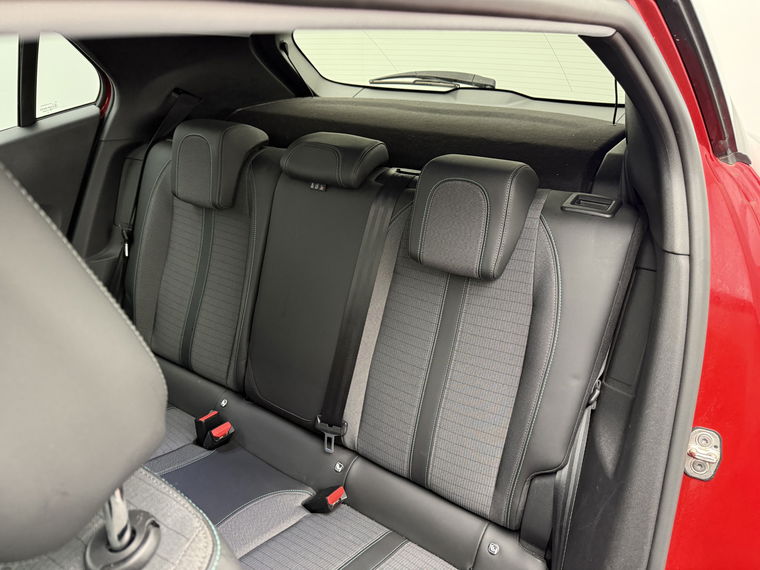 Peugeot e-2008
