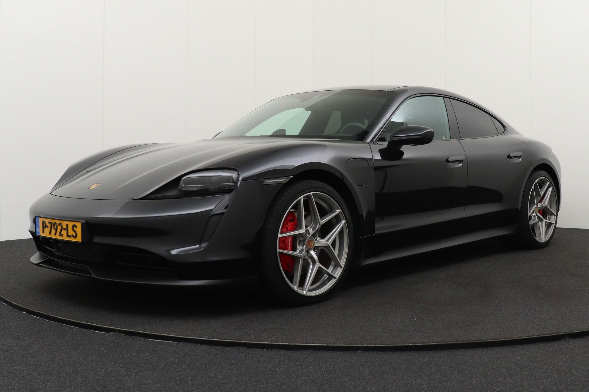 Foto van Porsche Taycan