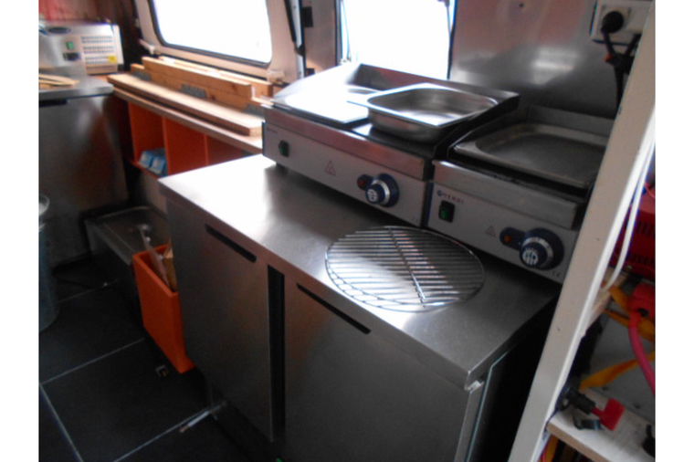Peugeot J7PZ20 food truck / verkoopwagen compleet