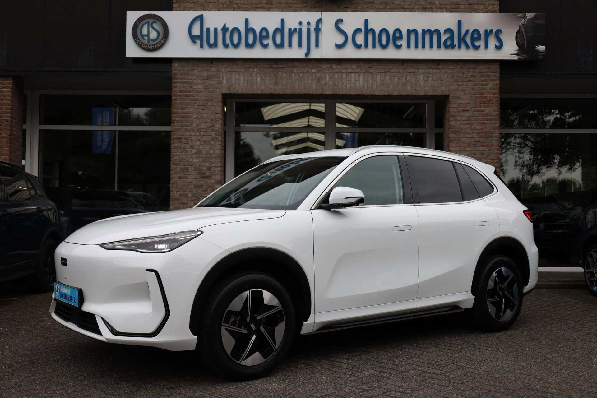 Foto van Geely E5