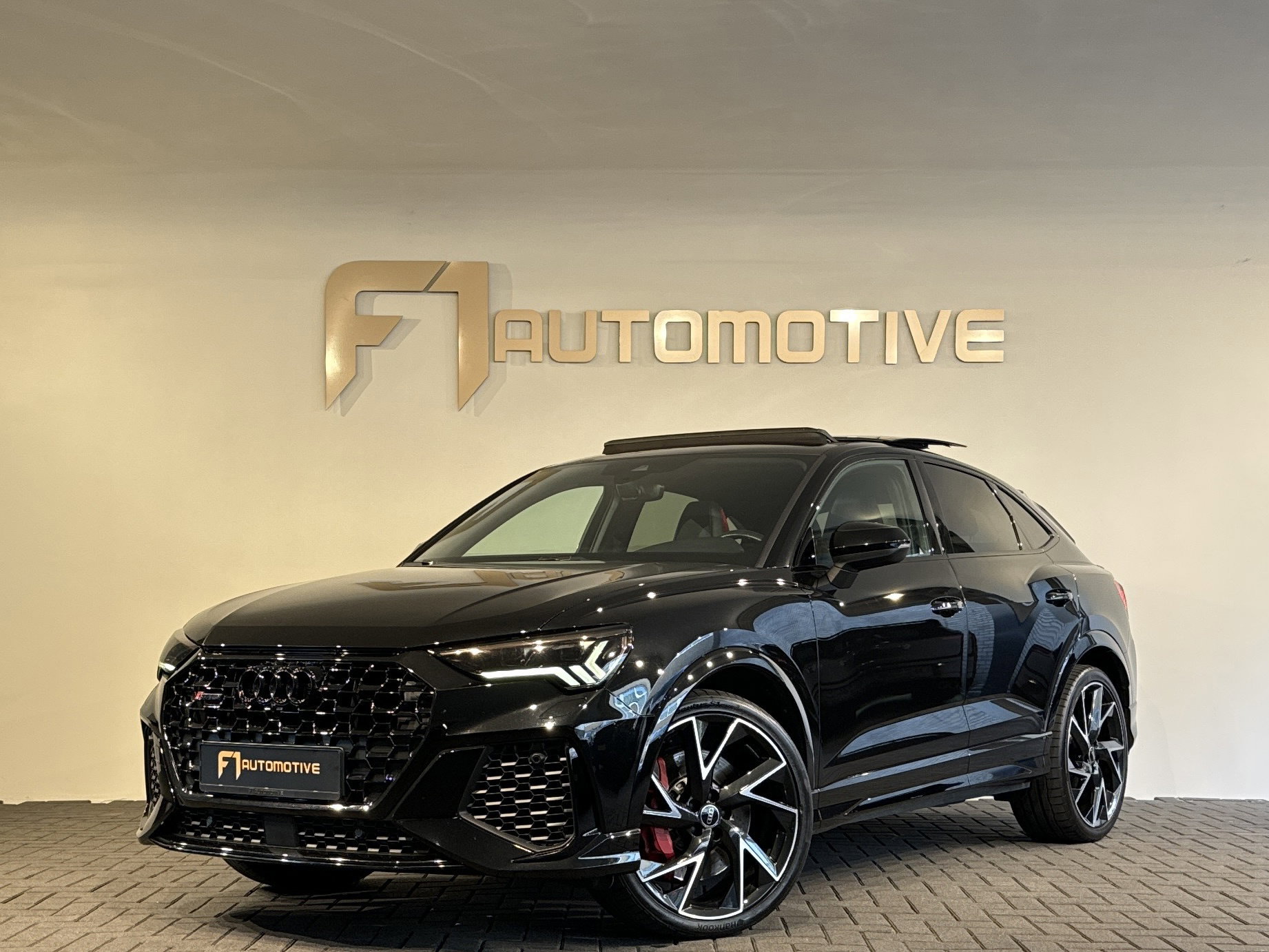 Foto van Audi RSQ3
