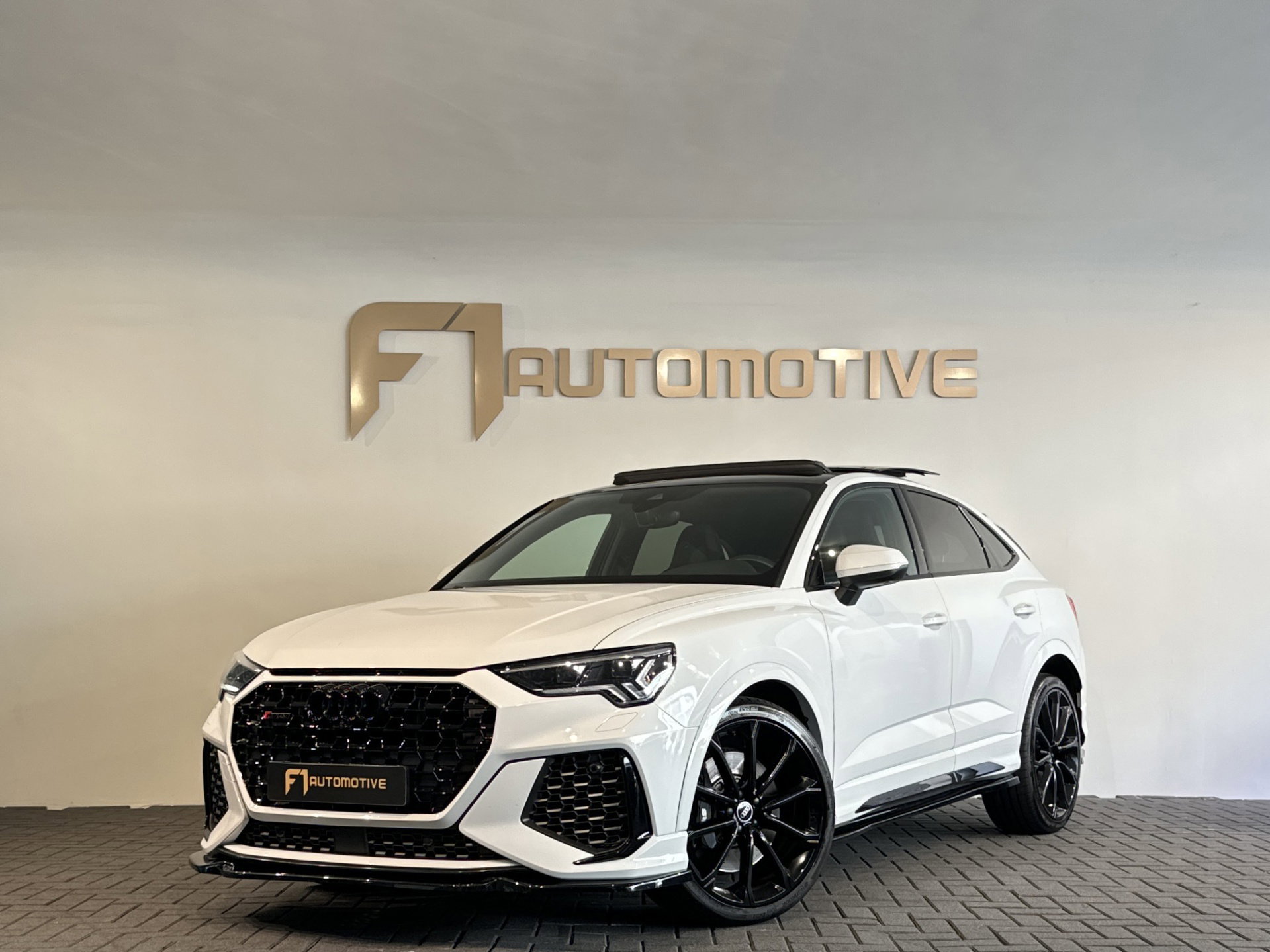 Foto van Audi RSQ3