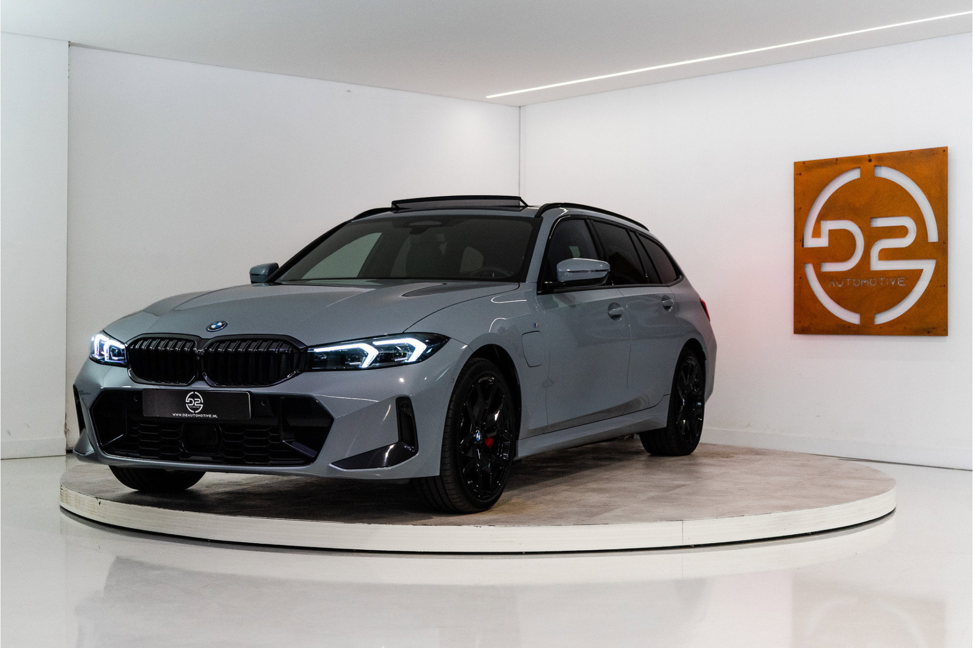 BMW 3 Serie Touring 330e xDrive M Sport Pro Edition 292PK | Brooklyn | Pano | Sfeer | Harman/Kardon | HUD | VOL! Fabrieksgarantie
