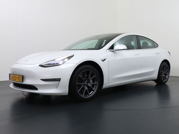 Tesla Model 3 Gerserveerd