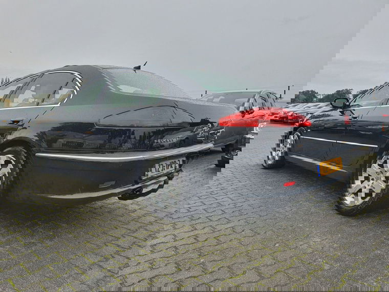 Peugeot 607