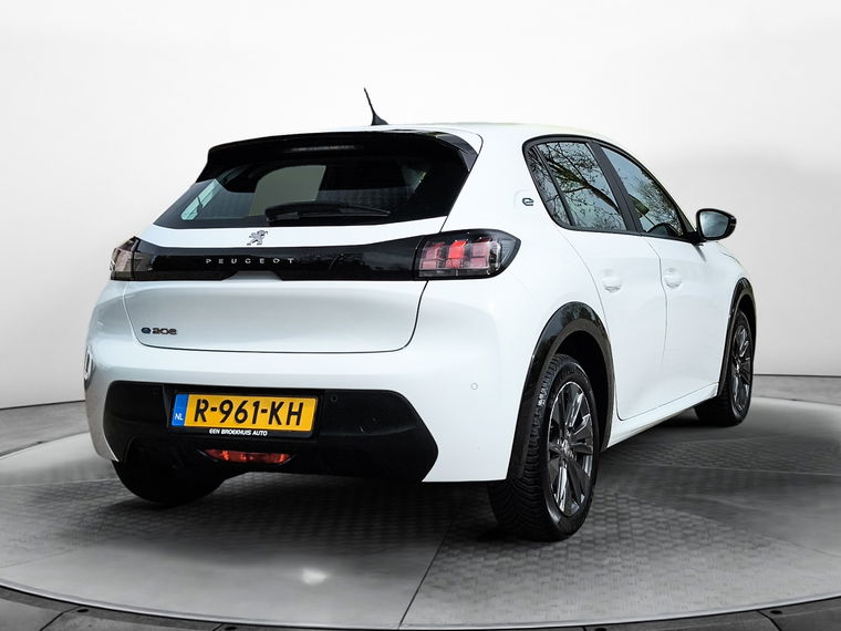 Peugeot e-208