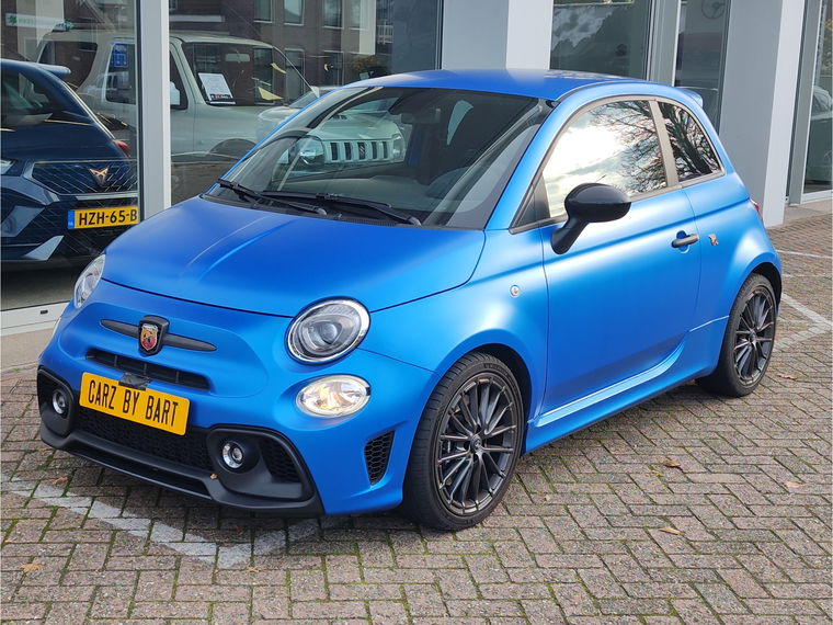 Foto van Abarth 695
