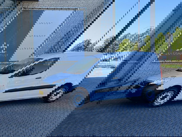 Foto van Peugeot Partner