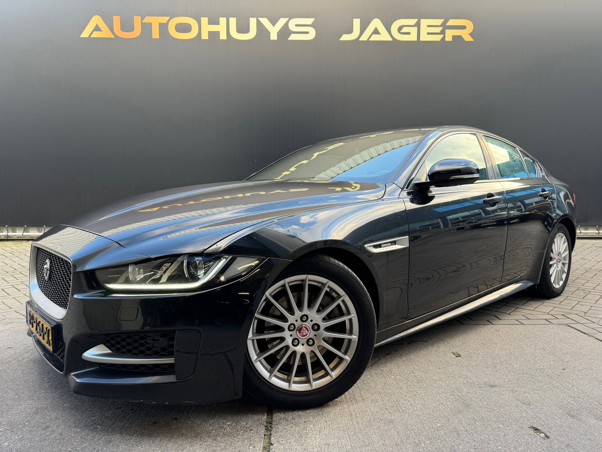 Foto van Jaguar XE