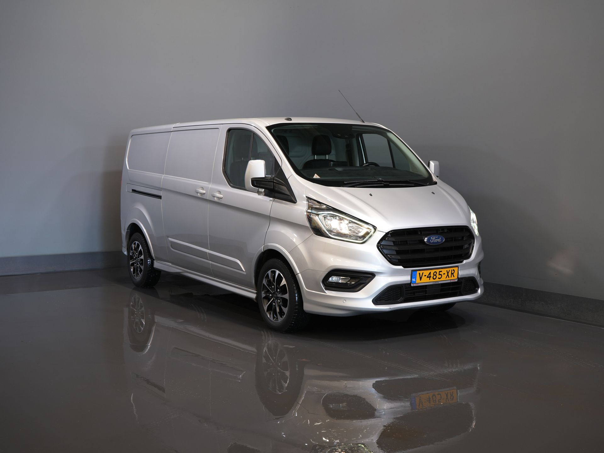 Ford Transit Custom Sport 2.0 TDCI Aut. 170 pk L2 DB-Riem VV/ Carplay/ Alarm III/ Stoelverw./ Navi/ Airco/ Camera/ Cruise/ PDC/ Trekhaak