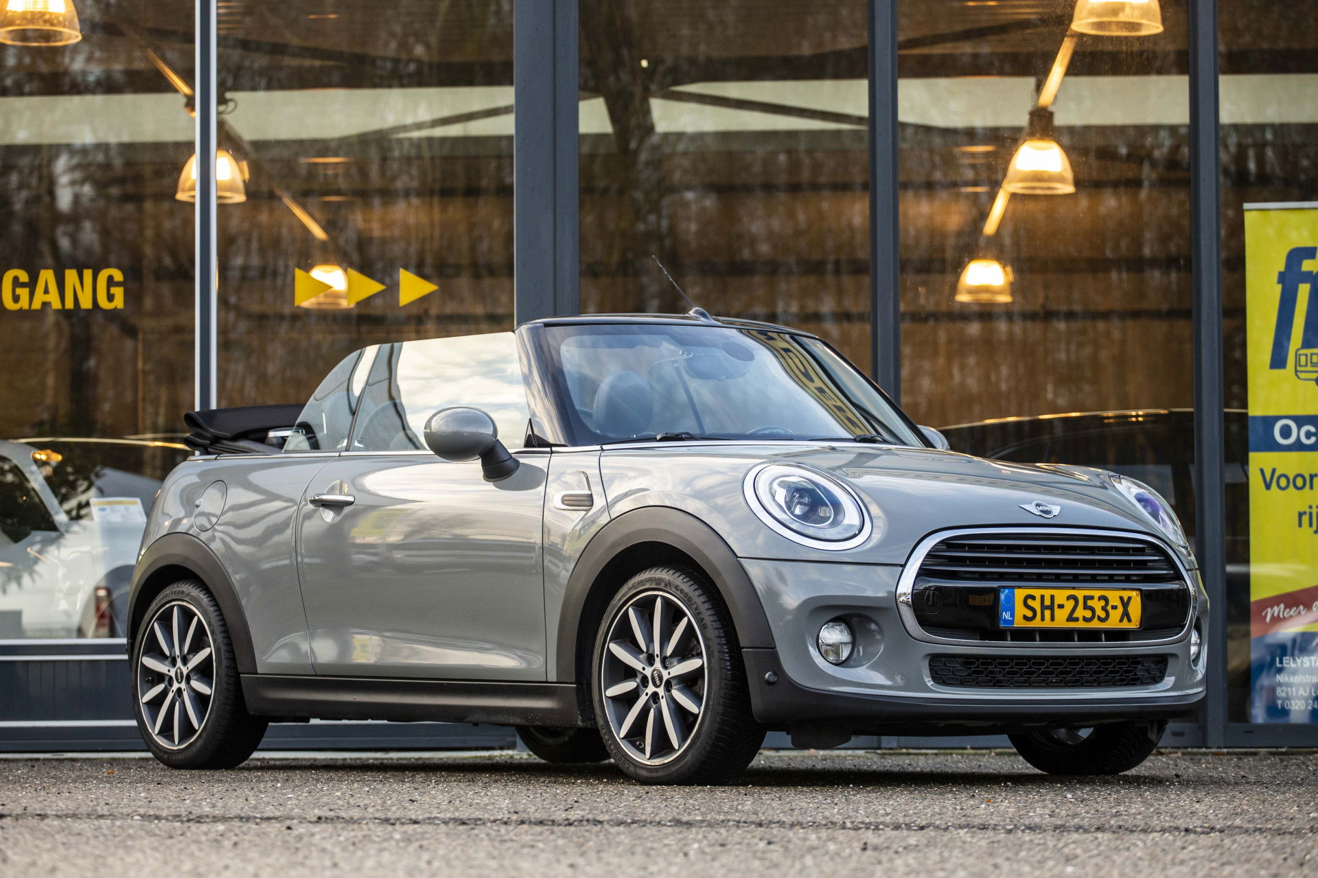 Foto van MINI Cabrio