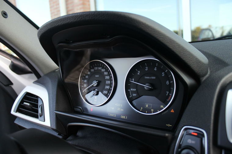BMW 1-serie 116i F20 Essential Facelift 5-deurs | NL auto | Sportstuur | PDC | Navi | Cruise-control | NAP | Alpinweiss |