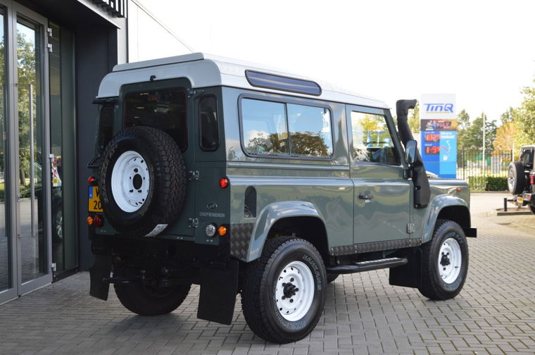 Land Rover Defender