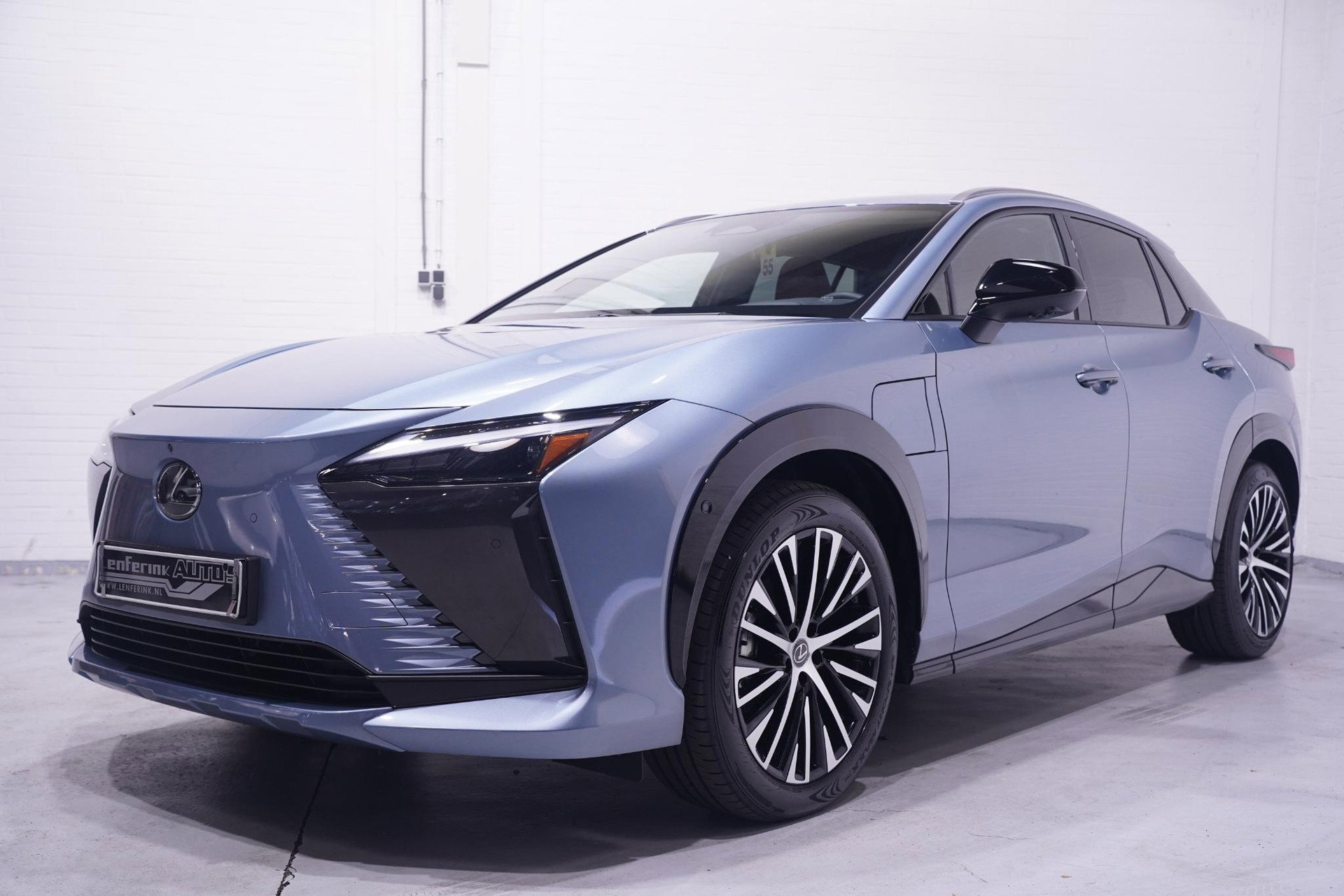 Foto van Lexus RZ