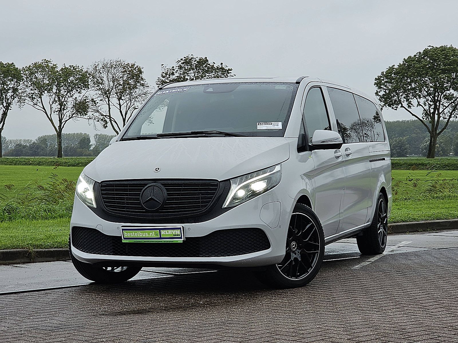 Foto van Mercedes-Benz EQV
