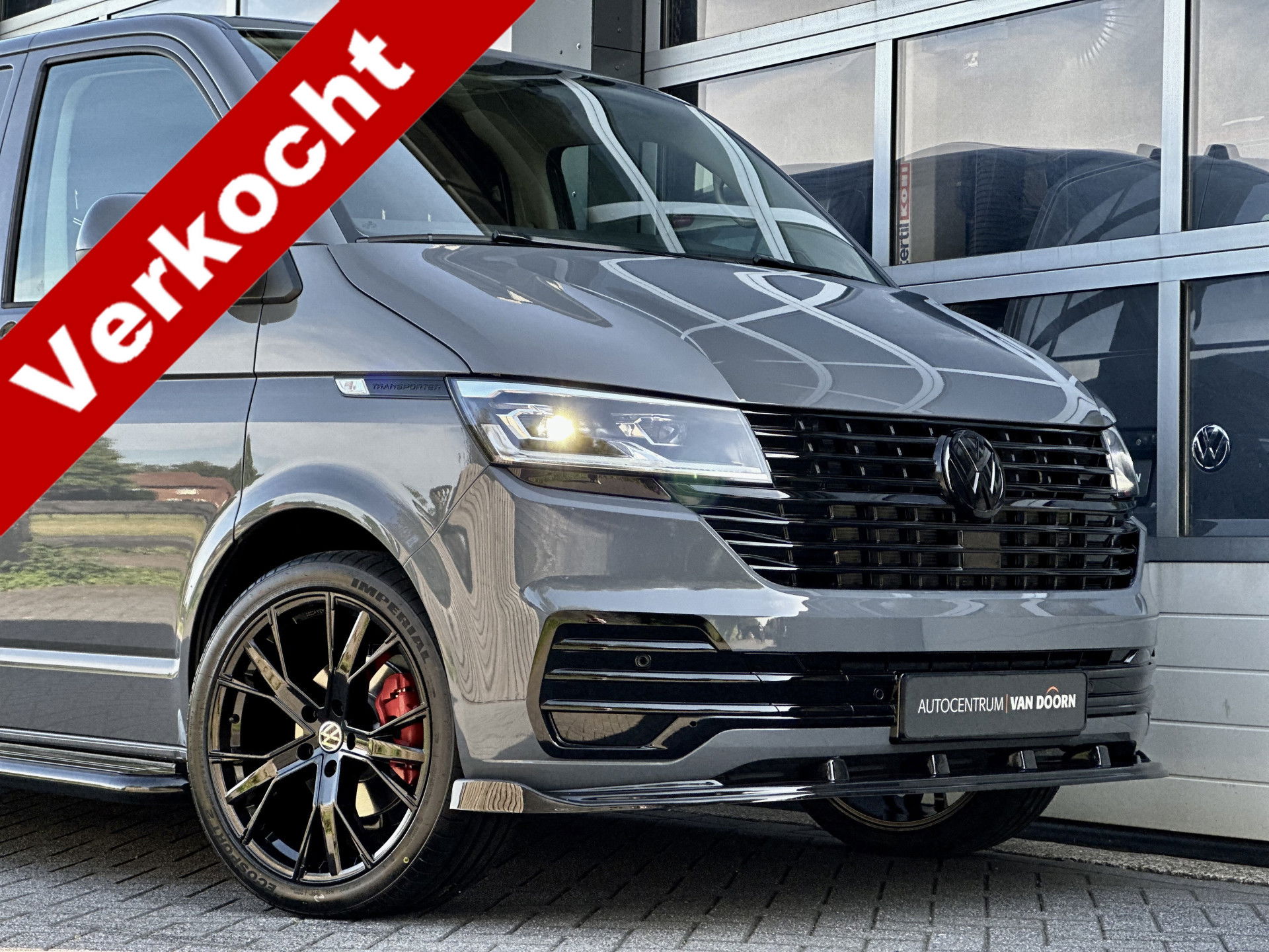 Foto van Volkswagen Transporter T6.1 | 2.0 TDI 150pk | DSG | Lang | Black Edition | Camera | LED | Cruise Controle |