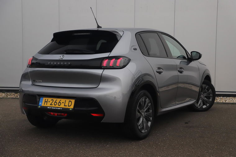Peugeot e-208