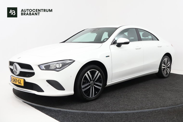 Mercedes-Benz CLA foto 1