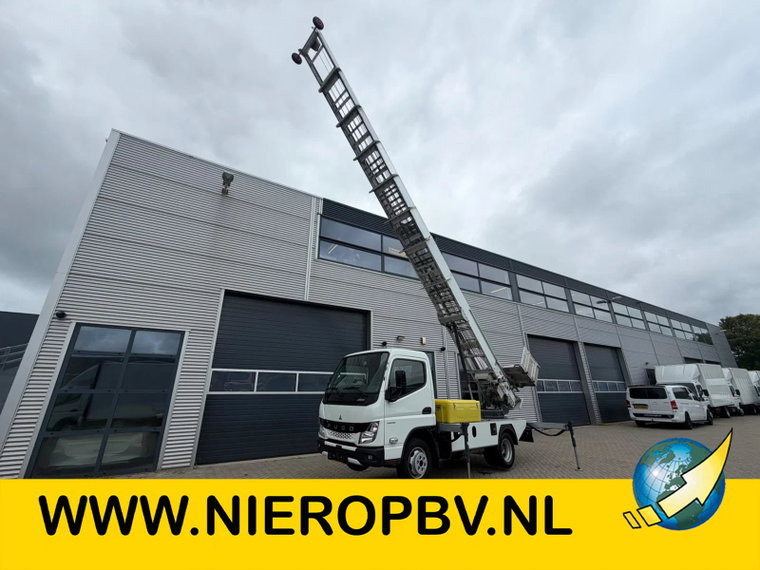 Foto van FUSO Canter