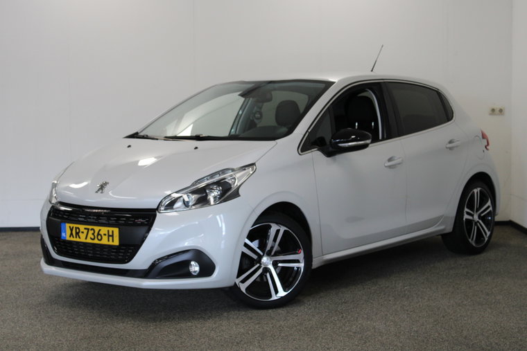 Peugeot 208 foto 1