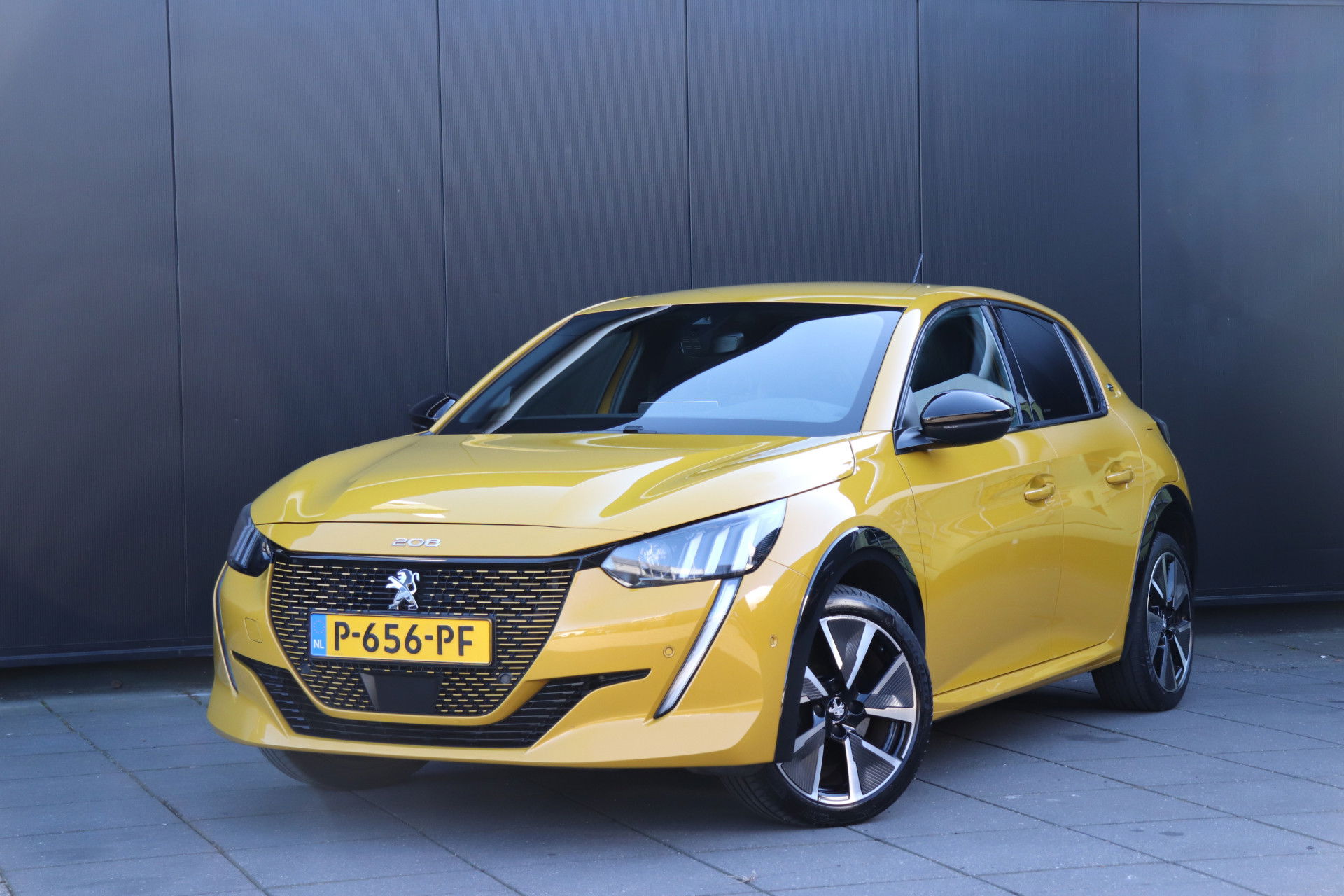 Peugeot e-208