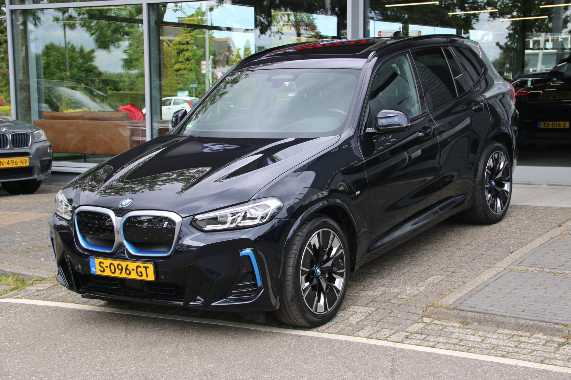 Foto van BMW iX3