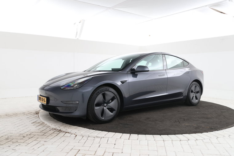 Tesla Model 3 foto 1