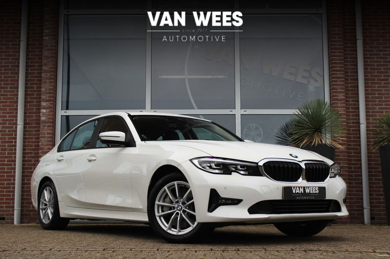 BMW 3-serie 330e G20 eDrive Edition | 1e eigenaar | NL auto | inc BTW | LED | Carplay | PDC | DAB | 17 inch | Navi | Mistlampen |