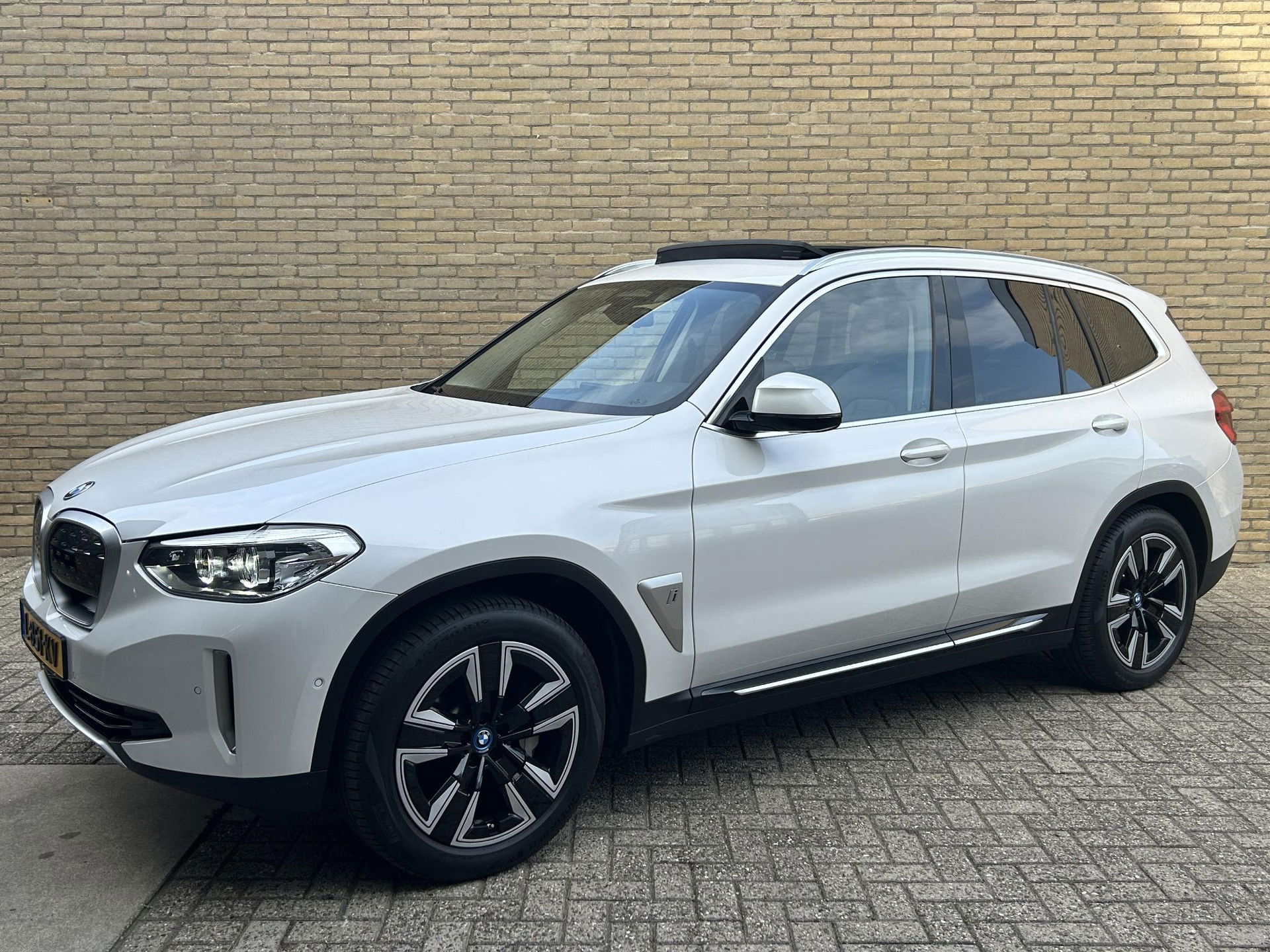 Foto van BMW iX3