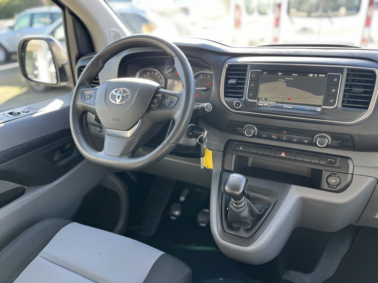 Toyota PROACE Shuttle 9-persoons